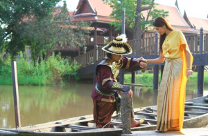 มีการ จีบ กันจริงๆ จังๆ