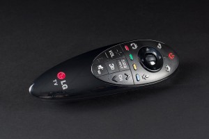 lg-79ub9800-review-remote-1500x1000